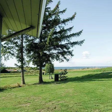 Semesterbostad Three-bedroom Holiday In