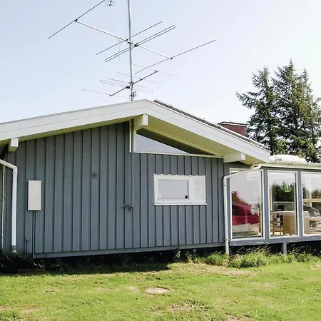 Three-bedroom Holiday In Semesterbostad Nordenbro Vesteregn
