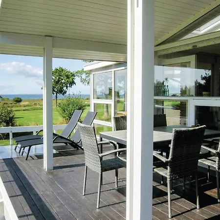 Semesterbostad Three-bedroom Holiday In *