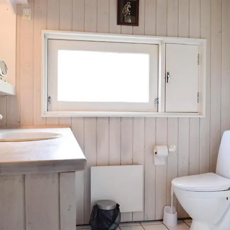 Three-bedroom Holiday In Semesterbostad Nordenbro Vesteregn